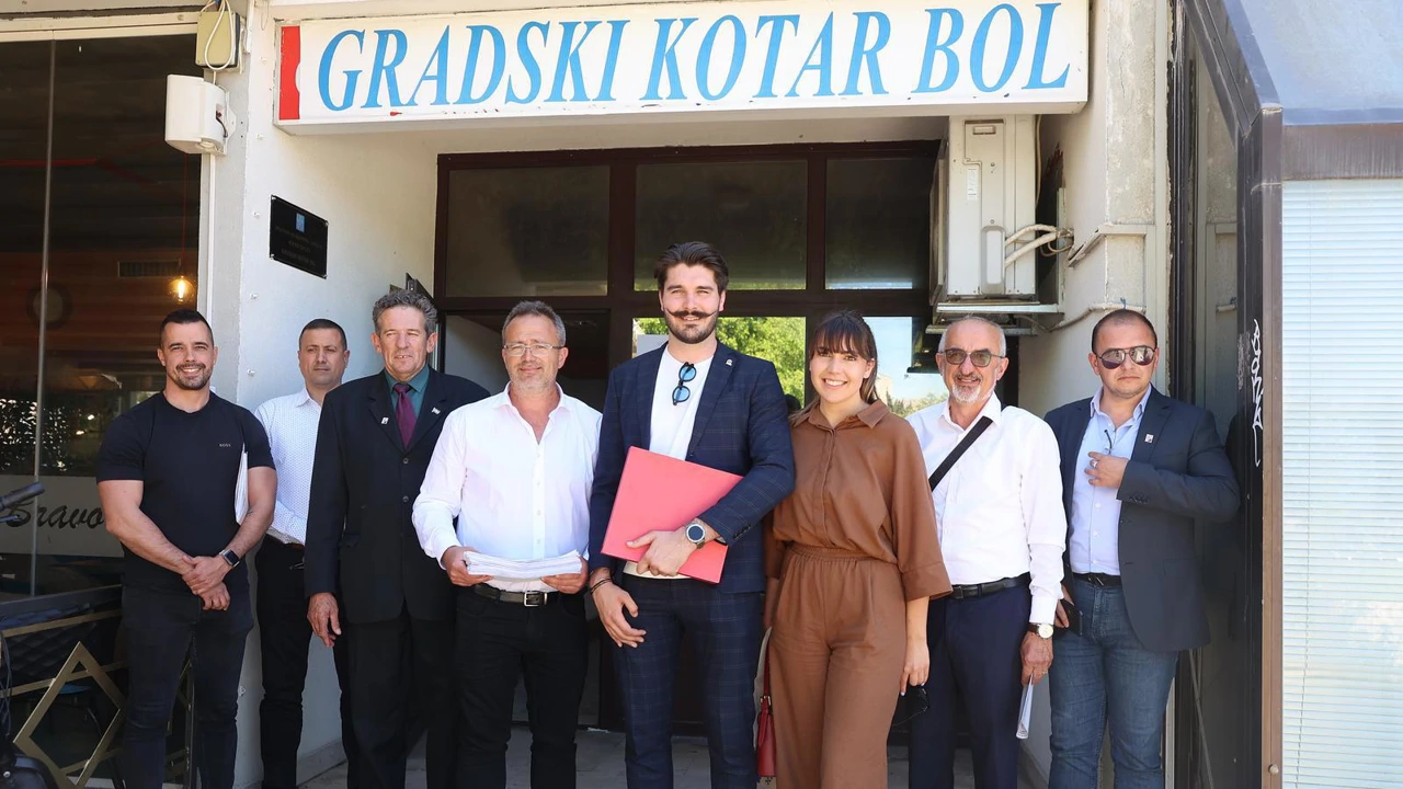  Split: Franko Kelam predao potpise za lokalne izbore 