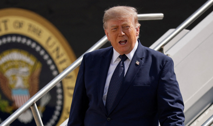 Trump okrivio Kanadu za širenje dima od požara i najavio dodavanje troška na carine
