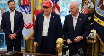 JD Vance, Donald Trump i Gianni Infantino 