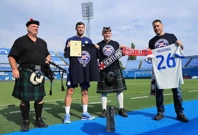 Tartan Army Croatia uručuje plaketu i poklone McKenni, Foto: Marko Prpić/PIXSELL