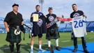 Tartan Army Croatia uručuje plaketu i poklone McKenni