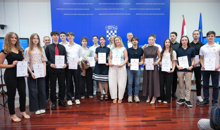 Najboljim maturantima dodijeljene nagrade za iznimne rezultate