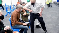 Premijer Boris Johnson u centru za cijepljenje 