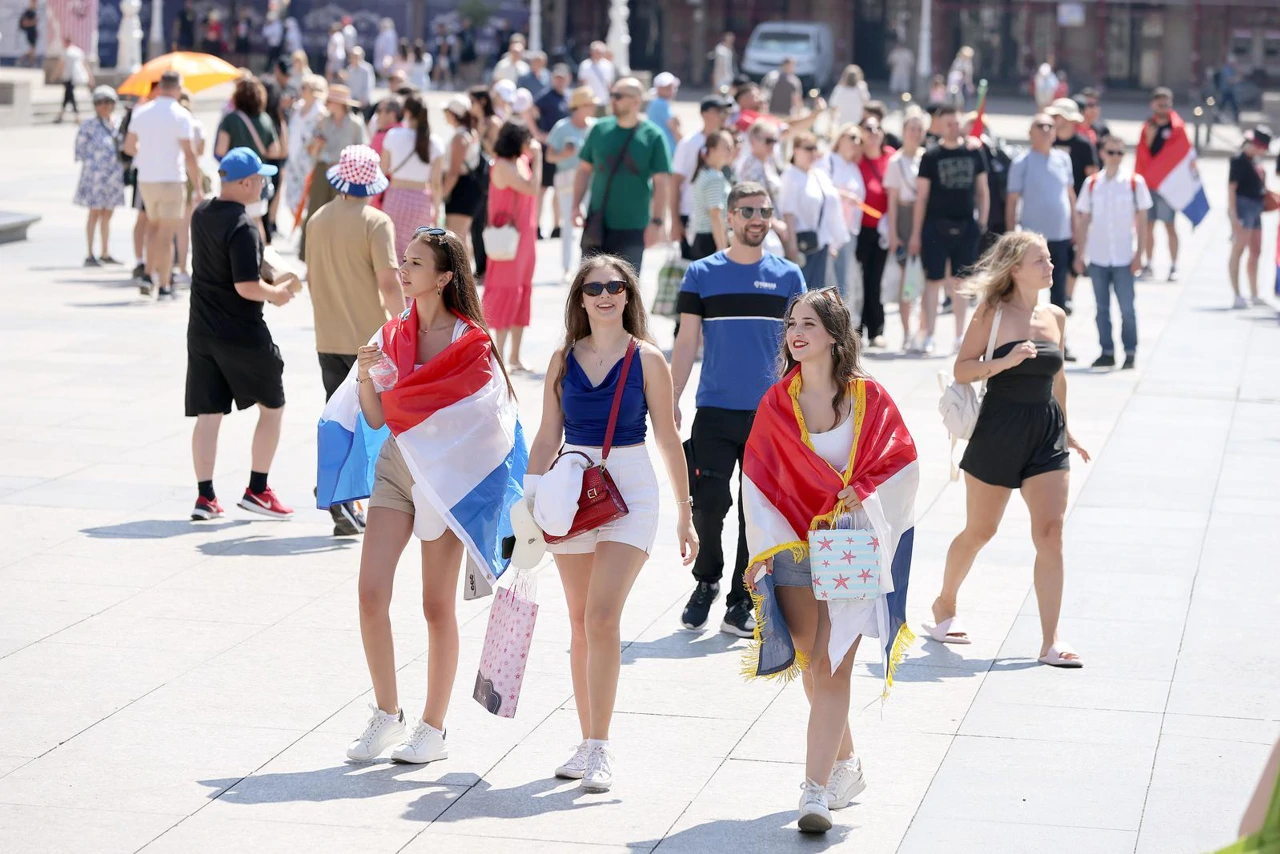 Posjetitelji u centru Zagreba, Foto: Sanjin Strukic /PIXSELL