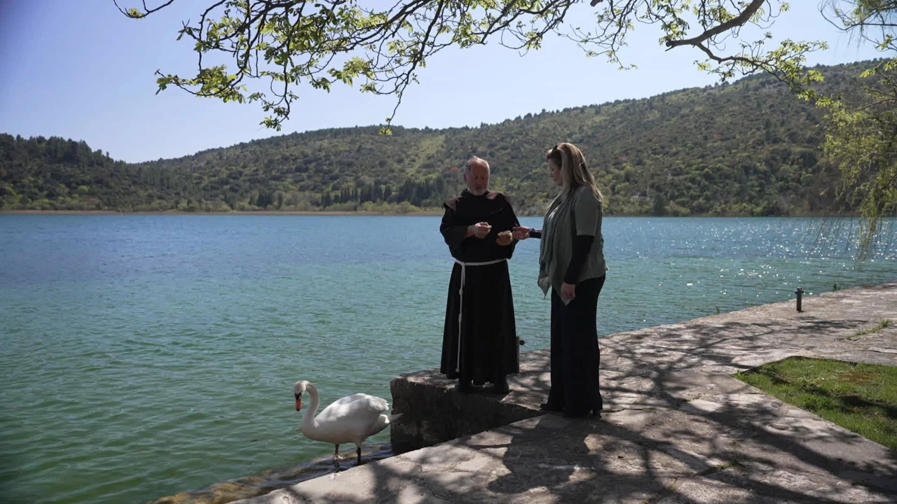 Utorak, 24. veljače na Prvom, Foto: Pogled u dvorište samostanske braće/dokumentarna serija 