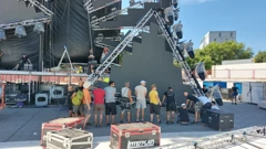 3000 radnika sudjelovalo je u pripremanju prostora za Ultru. Radnici na 30 stupnjeva postavljaju posljednje elemente pozornice , Foto: Edo Gracin/Radio Split