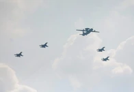 Zrakoplov za nadzor i rano upozoravanje KongJing-500A u pratnji zrakoplov J-16, Foto: Maxim Shemetov/Reuters