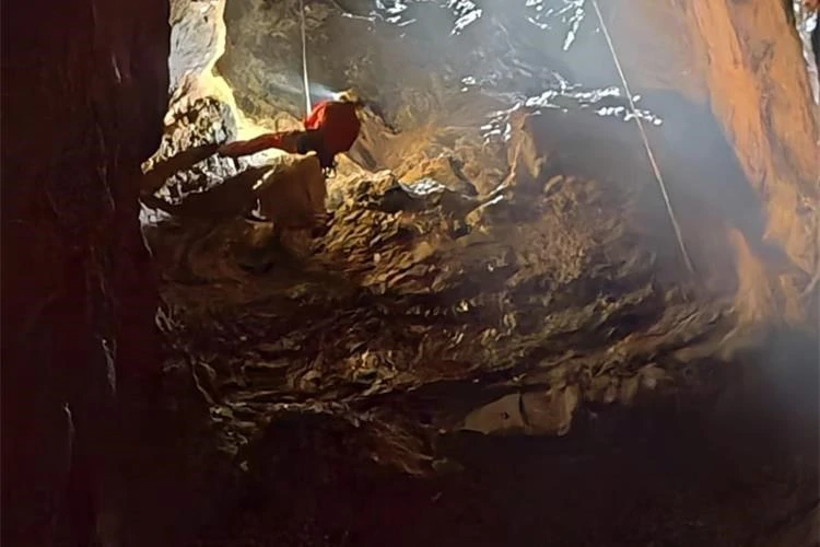 Zahtjevna akcija uklanjanja eksplozivnih sredstava iz jame Gustrišica na Braču, Foto: Ravnateljstvo policije/MUP