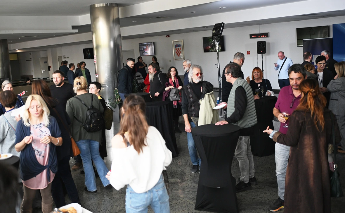 Svečano otkrivena fotografija i biografija Zvonimira Bajsića