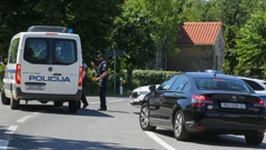 Policija provjerava automobile