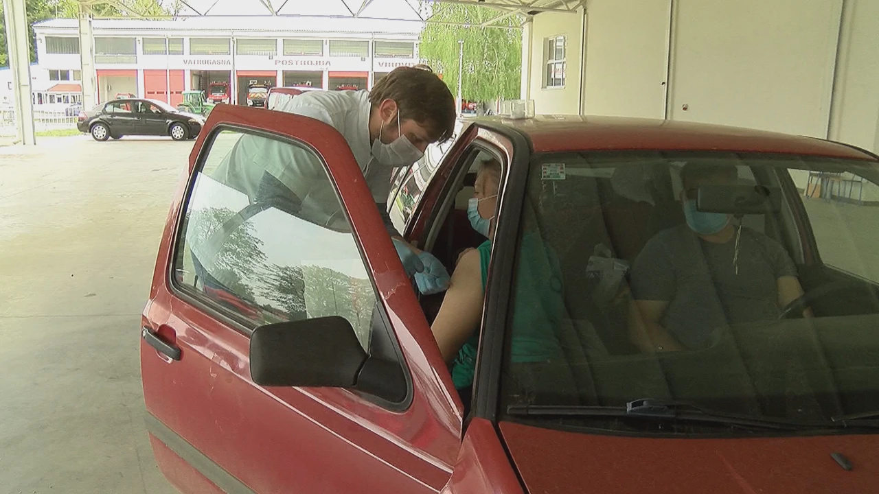 U Virovitici prvi "drive-in" punkt za cijepljenje, Foto: Dnevnik/HRT