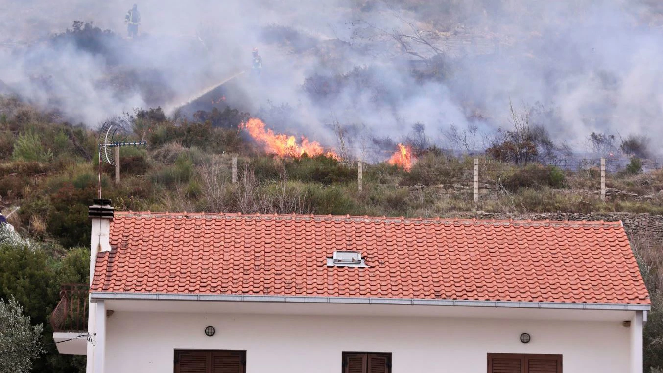 Požar kod Žrnovnice lokaliziran, neslužbeno se spominje uzrok