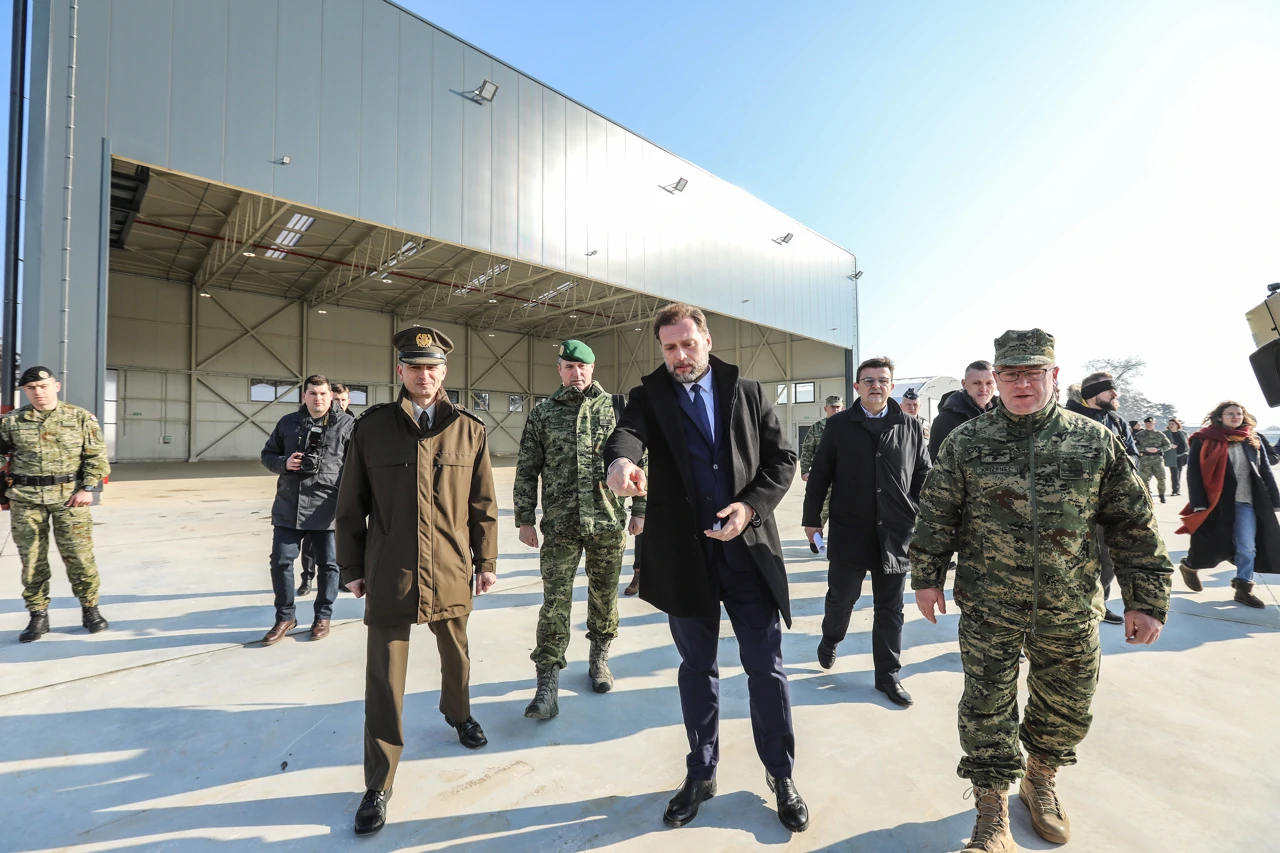 Ministar Banožić obišao hangare za helikoptere Black Hawk, Foto: Robert Anic/PIXSELL