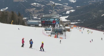 Posjetitelji na skijalištu