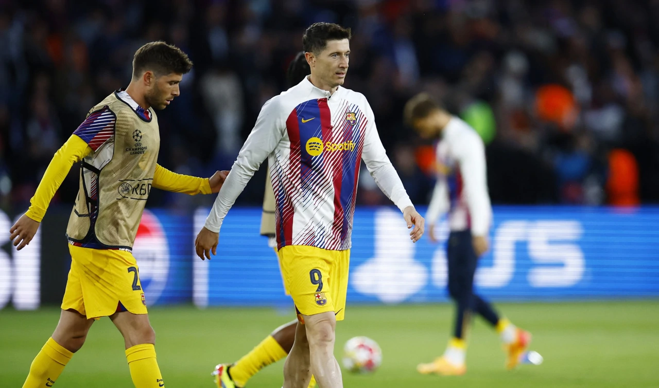 Robert Lewandowski na zagrijavanju, Foto: Sarah Meyssonnier/REUTERS