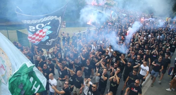 Kolona navijačkih skupina povodom Dana pobjede i domovinske zahvalnosti