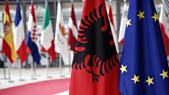 Zastave Albanije i EU