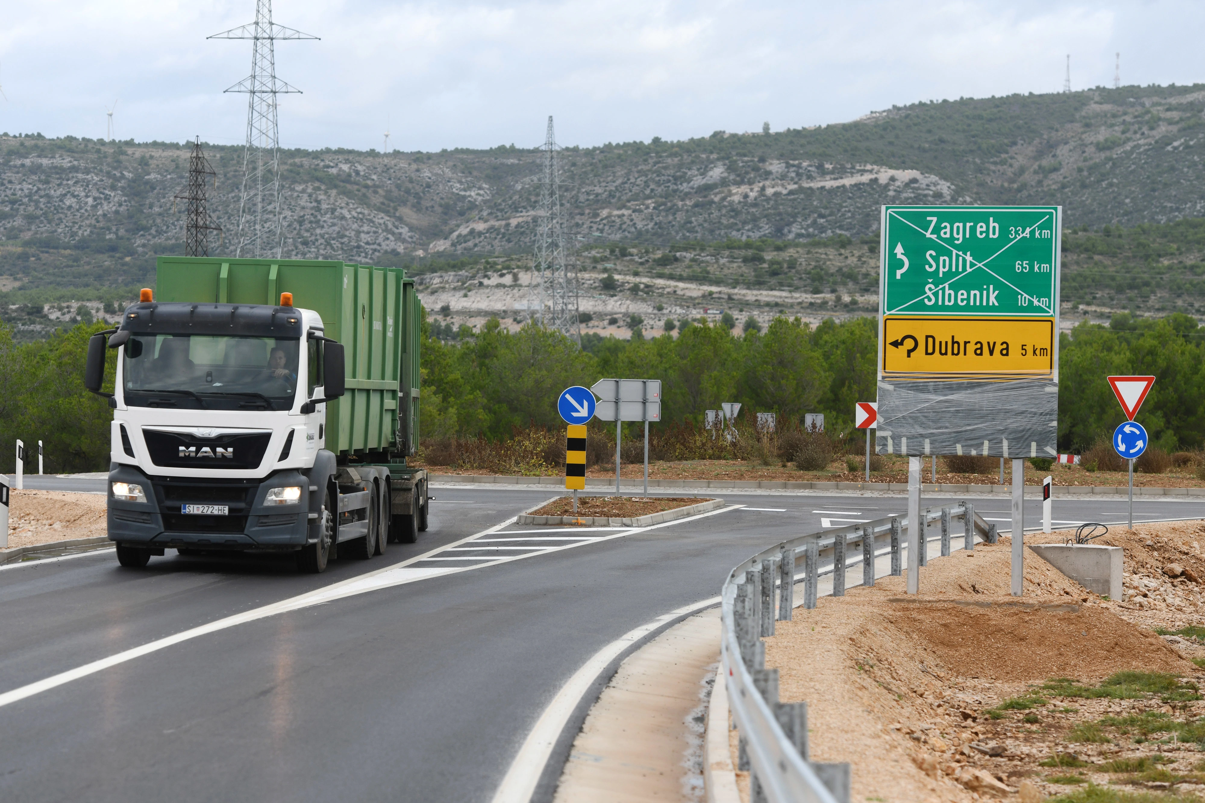 Hrvatske ceste: Javni natječaj za ugradnju pametnih prometnih znakova