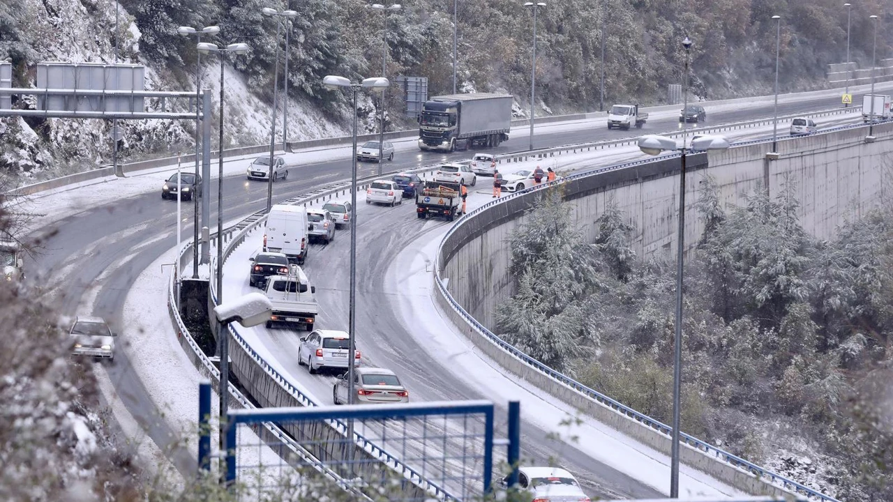  Snijeg izazvao kaos na cestama u Dalmatinskoj zagori, Foto: Ivo Cagalj/PIXSELL