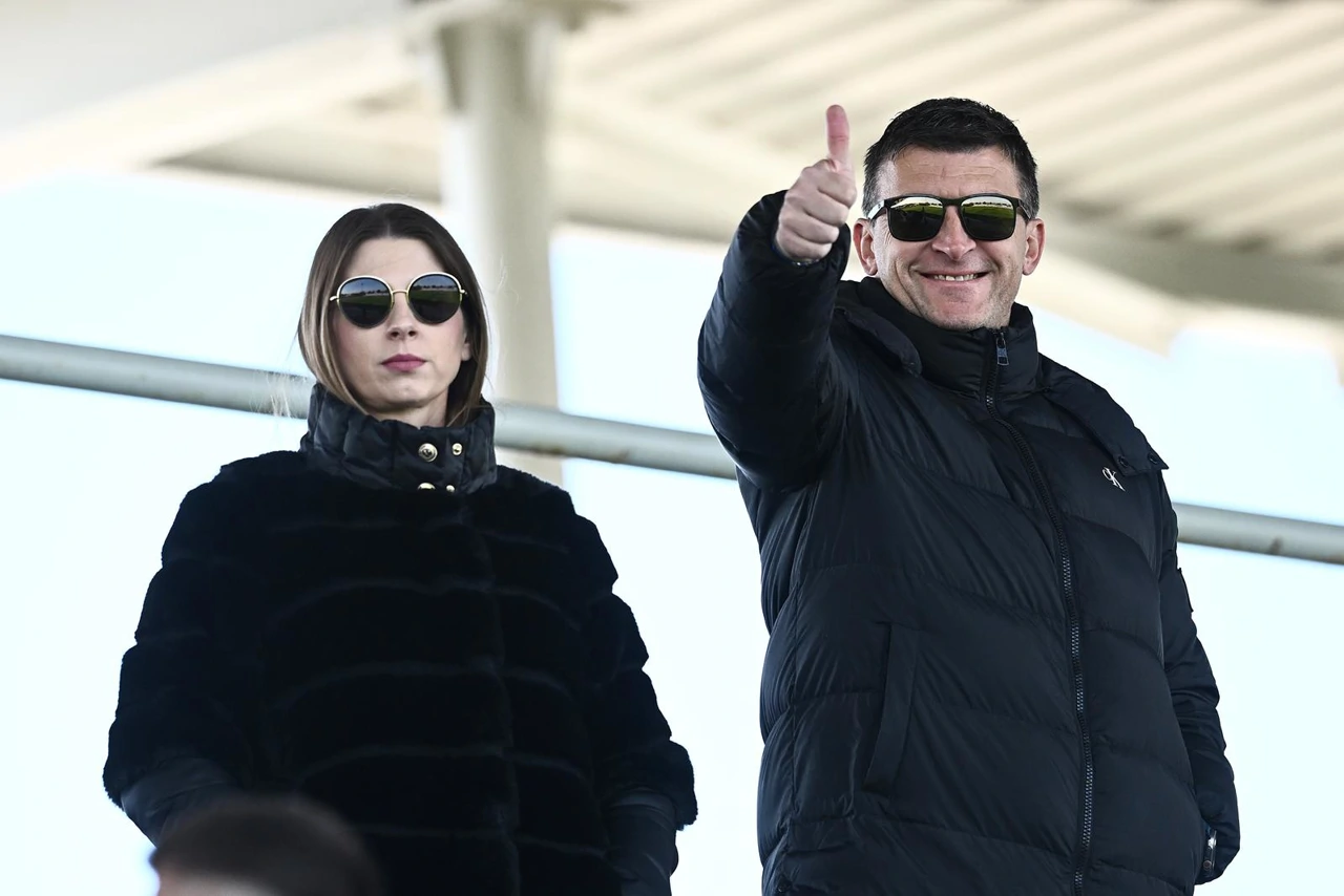 Sergej Jakirović i supruga prate utakmicu juniora Dinama, Foto: Marko Lukunic/PIXSELL