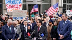 Demokrati na prosvjedu ispred zgrade USAID-a
