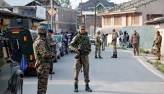 Pripadnici indijskih snaga sigurnosti u mjestu Wuyan, u okrugu Pulwama, dijelu Kašmira pod upravom Indije, Foto: Sharafat Ali/Reuters