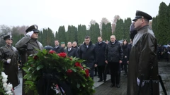 Polaganje vijenaca na Memorijalnom groblju u Vukovaru