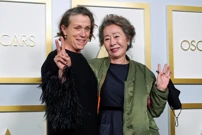 Frances McDormand i Yuh-Jung Youn, Foto: Chris Pizzello/Pool via REUTERS