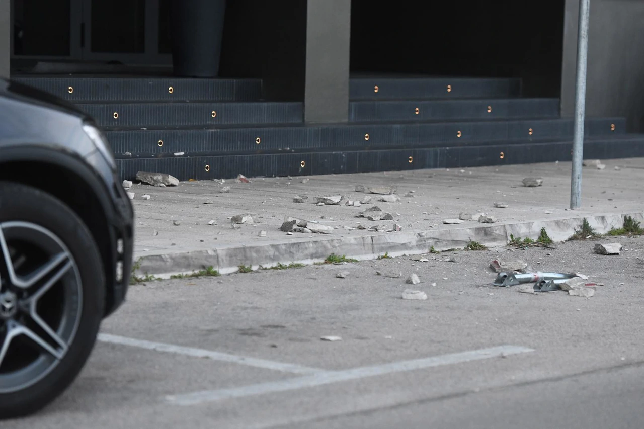 Olujna bura rušila dijelove fasade u središtu Šibenika, Foto: Hrvoje Jelavic/PIXSELL