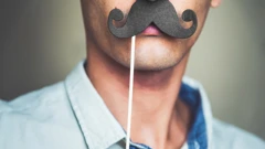 Mjesec studeni često se naziva i "Movember". Mjesec je to koji je posvećen zdravlju muškaraca, odnosno borbi prevencije raka prostate. 