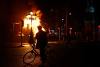 Prosvjedi u Dublinu nakon napada nožem, zapaljen policijski automobil, Foto: Clodagh Kilcoyne/Reuters