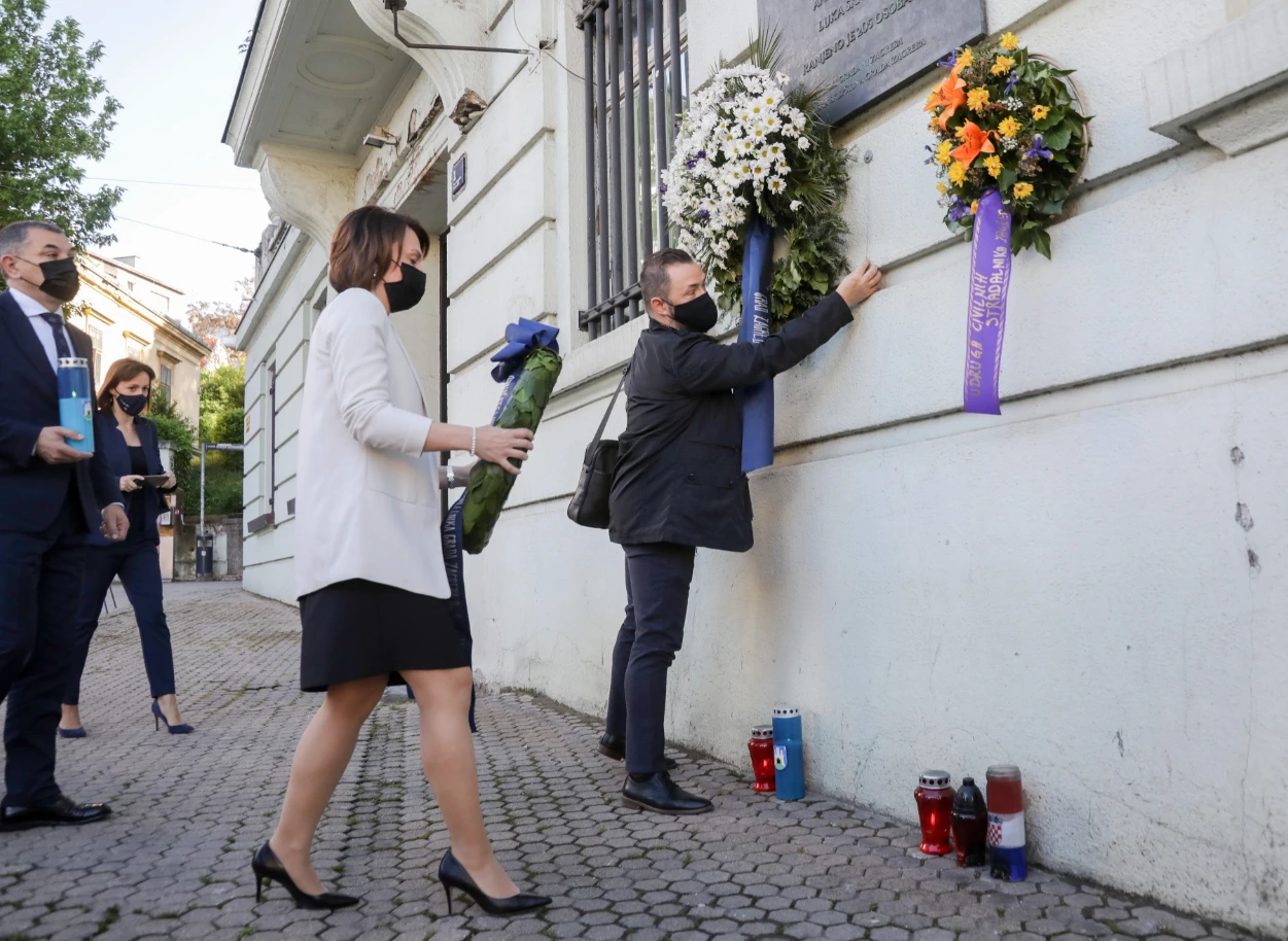 Zamjenica gradonačelnika Jelena Pavičić Vukičević položila je vijenac stradalim civilima u raketiranju Zagreba 1995.