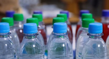 Pića u staklenim bocama sadrže više mikroplastike nego ona u plastičnim bocama