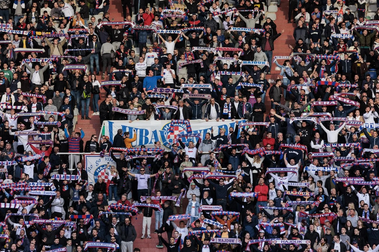 Navijači na Poljudu, Foto: Miroslav Lelas/PIXSELL
