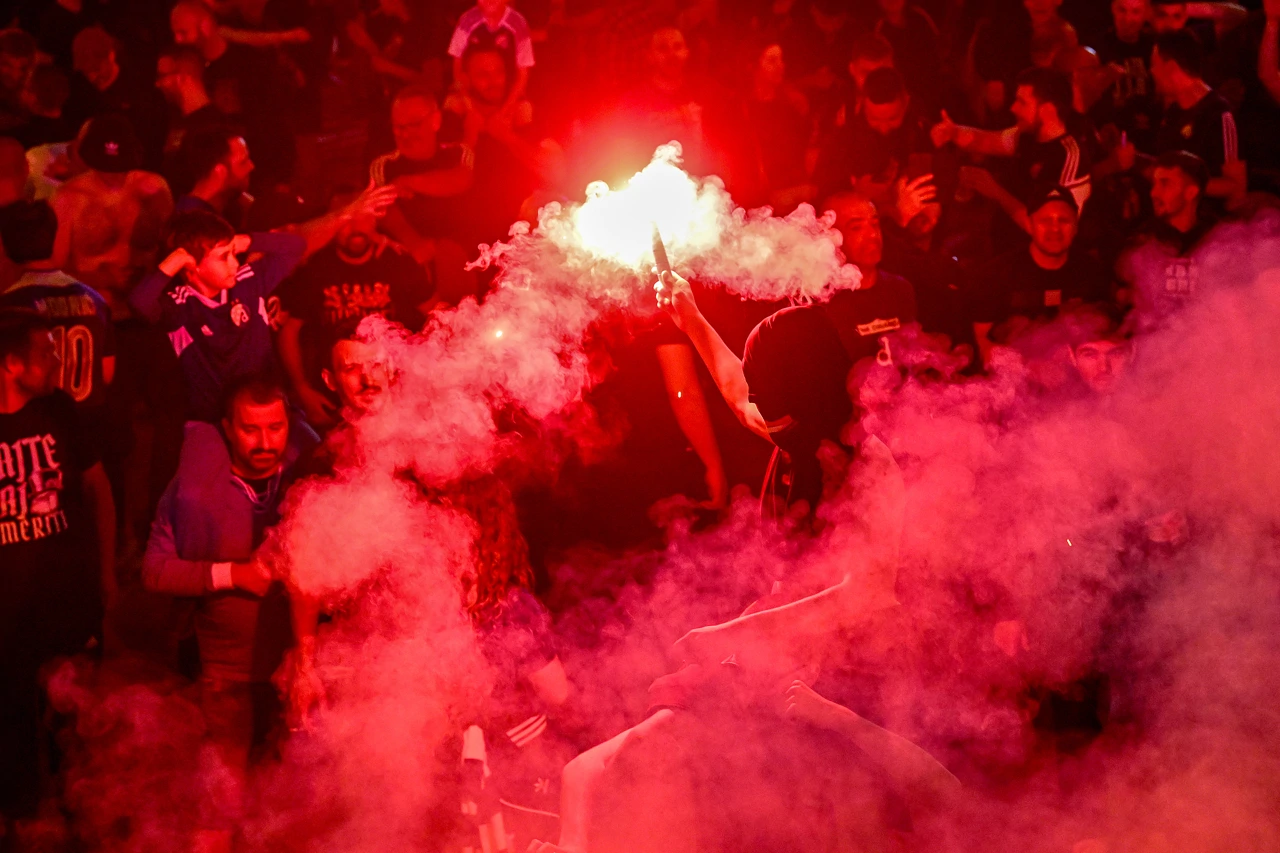 Navijači slave na Trgu bana Jelačića, Foto: Marko Lukunic/PIXSELL