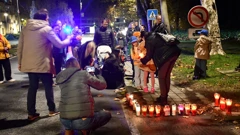 Slavonski Brod: Paljenje svijeća u Vukovarskoj ulici povodom Dana sjećanja na žrtvu Vukovara i Škabrnje , Foto: Ivica Galovic/PIXSELL