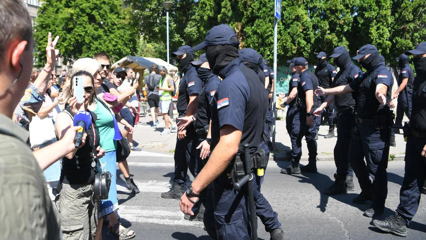 Policija uklanja blokade u Beogradu 