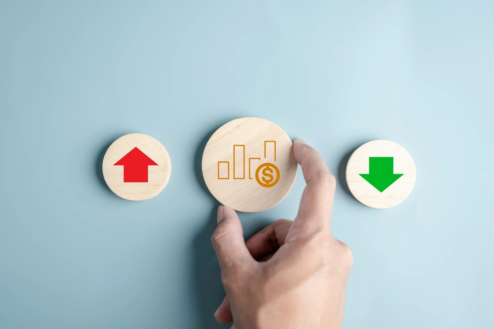 Gospodarstvo u 2025.: Usporavanje rasta i "ustrajna" inflacija