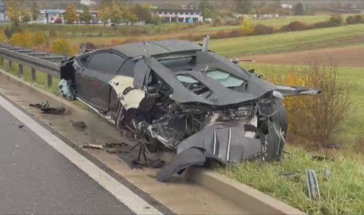 Lamborghini izletio s kolnika na A1, završio u ogradi