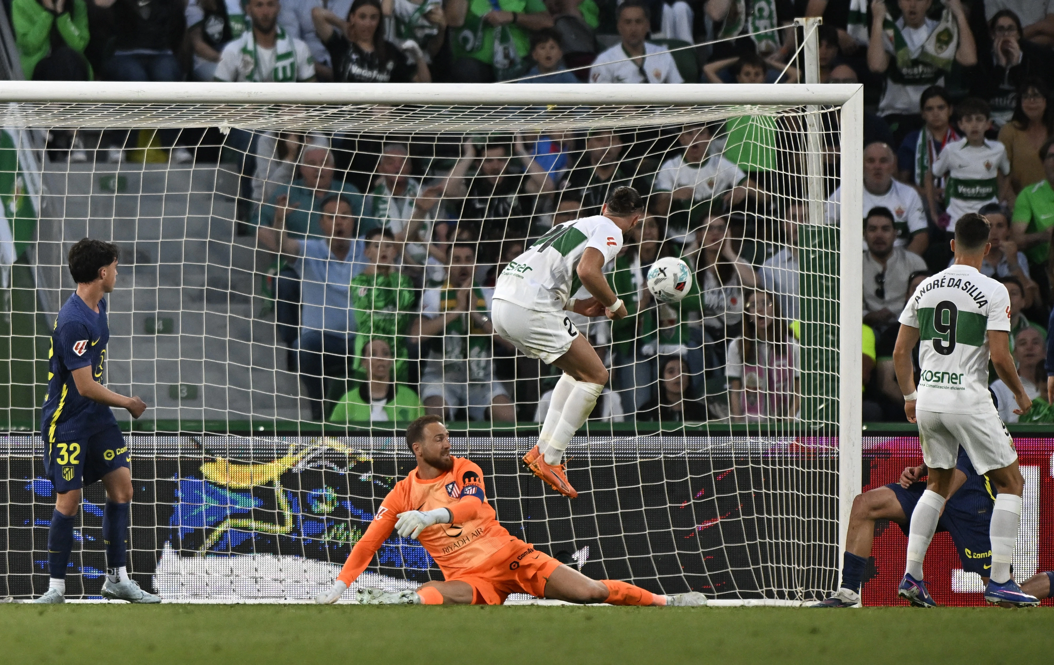 Elche u borbi za ostanak svladao Atletico