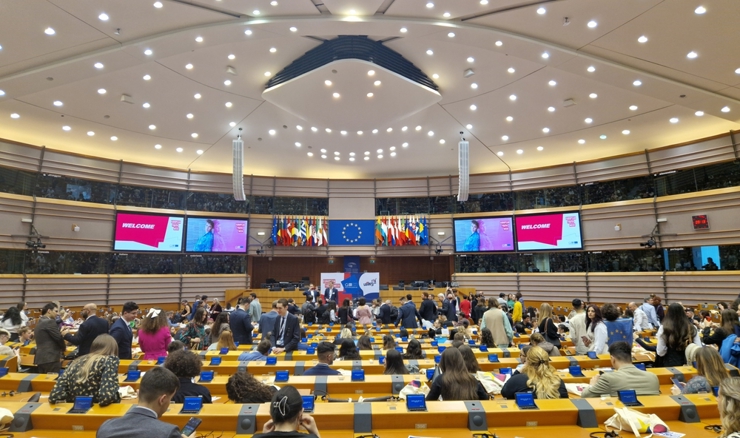 Proširenje EU-a: Brža integracija, moguće oduzimanje prava glasa