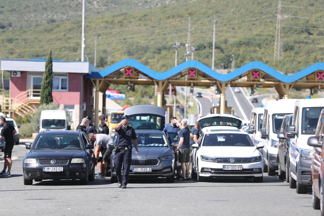 Policija kod Dugopolja dočekala navijače Dinama 