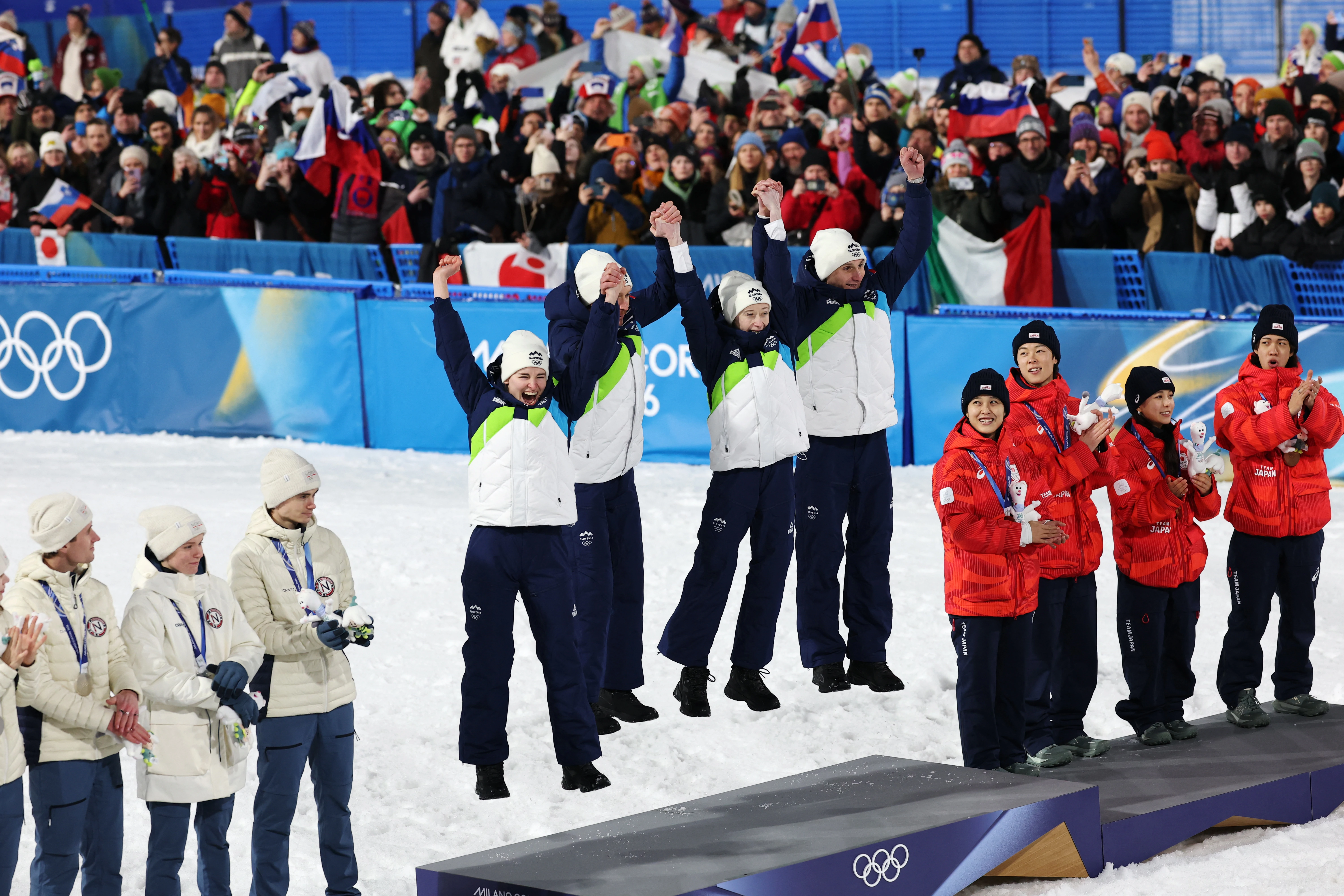 Slovenija obranila olimpijsko zlato u skijaškim skokovima!