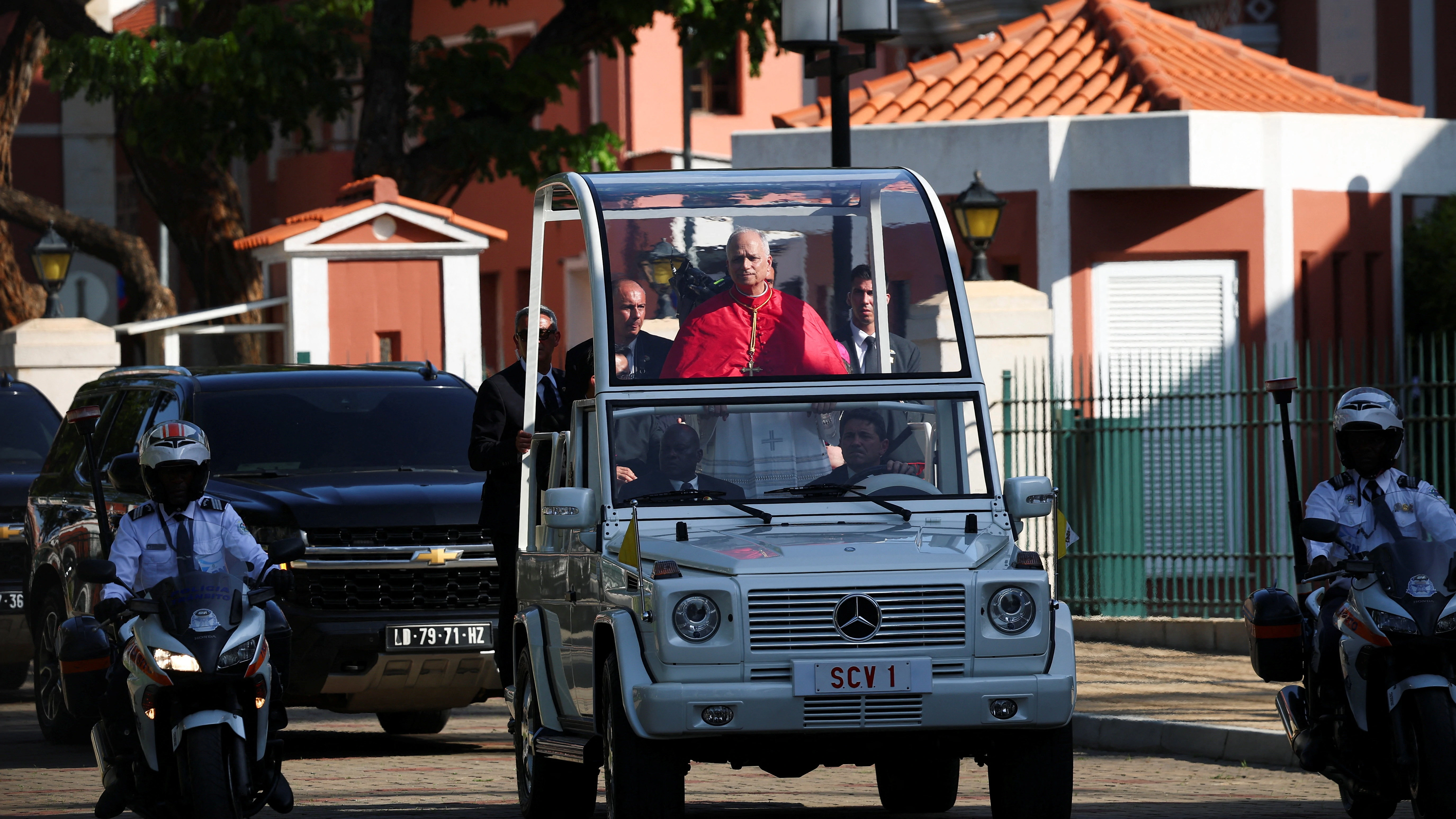 Papa smiruje napetosti i kaže da mu 