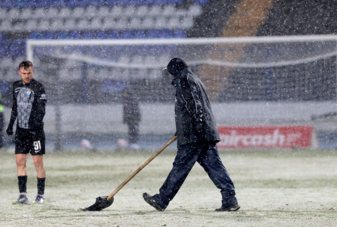 Vukovar 1991 - Slaven Belupo, čišćenje snijega, Foto: Marin Franov/CROPIX