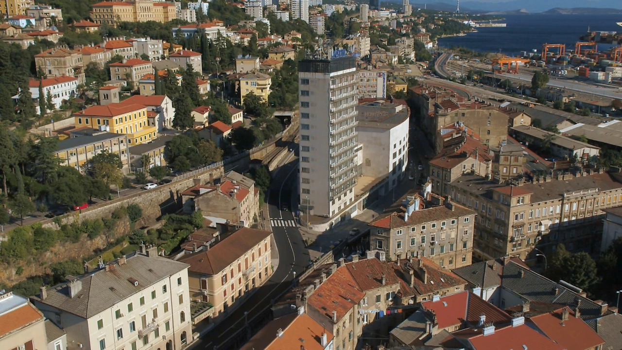 Srijeda, 10. lipnja na Trećem, Foto: Rijeka - arhitektura i grad: Dva nebodera - Dva grada /dokumentarna serija