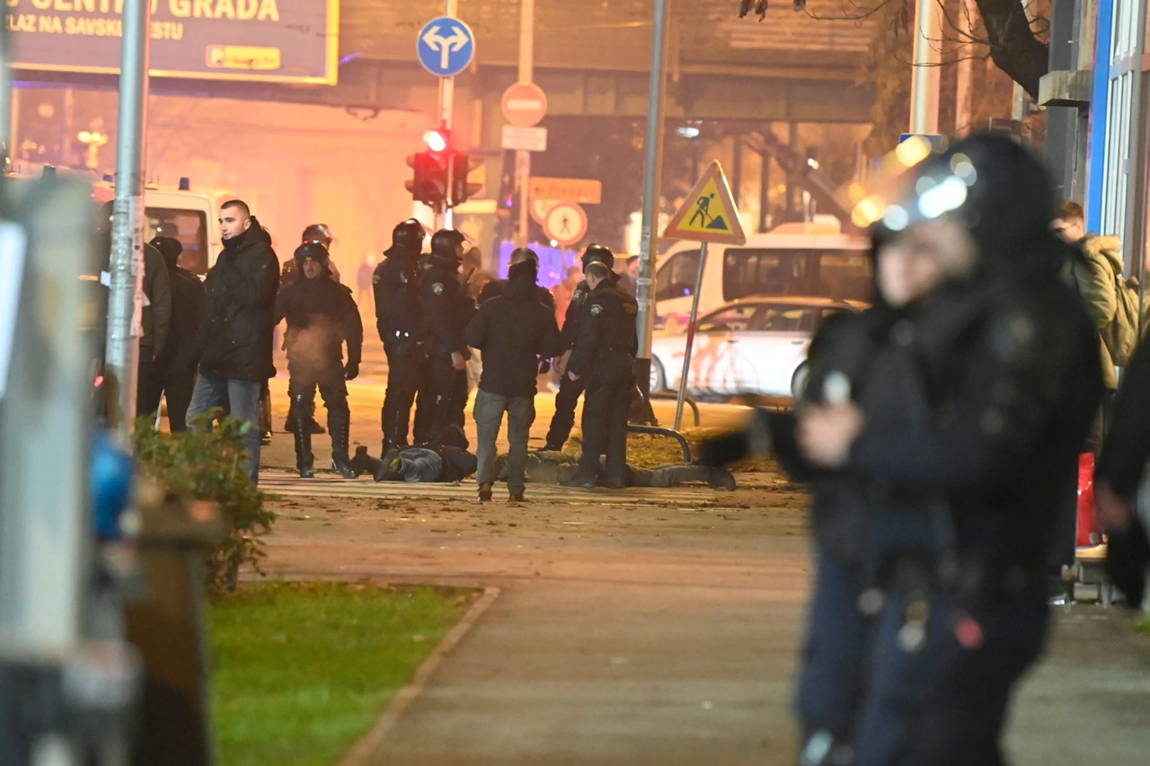 Sukob navijača i policije, izgrednici privedeni, Foto: Ronald Gorsic/CROPIX
