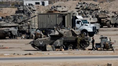 Izraelska vojna vozila na granici sa Gazom