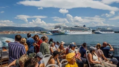 U morskim lukama više putnika i brodova