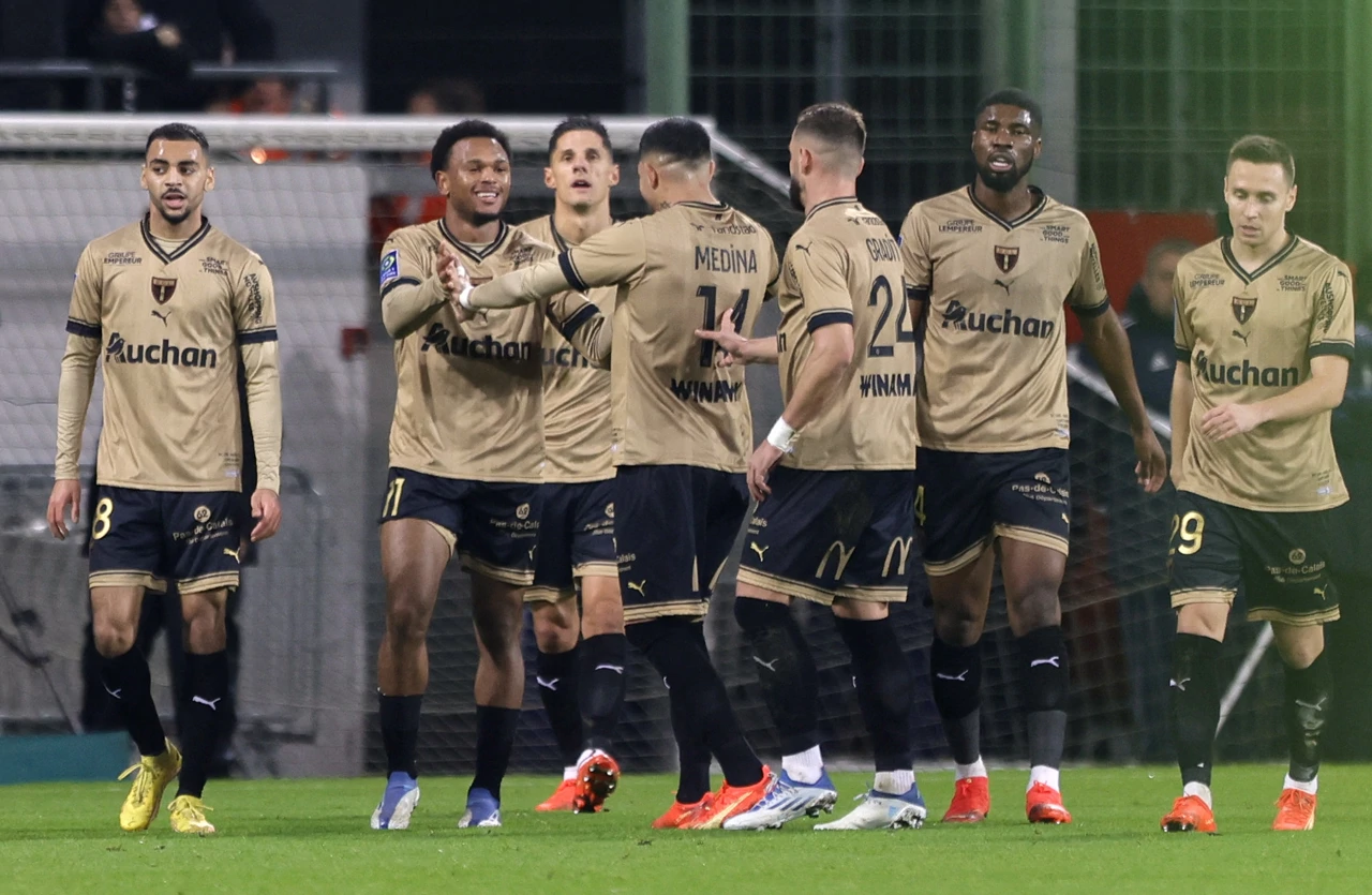 Strijelac Lois Openda sa suigračima, Foto: Pascal Rossignol/REUTERS